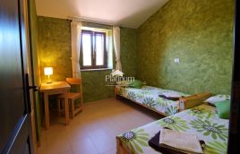 Istria, zona di Barban, autentica casa in pietra con piscina