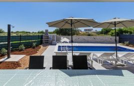 Istria, Dignano, casa a un piano con piscina