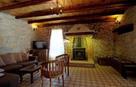 Istria, zona di Barban, autentica casa in pietra con piscina