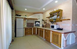 Istria, zona di Barban, autentica casa in pietra con piscina