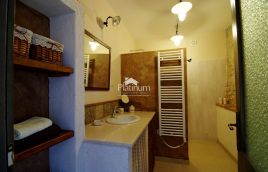 Istria, zona di Barban, autentica casa in pietra con piscina