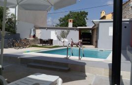 Istria, comune di Marčana, bella casa rustica con piscina