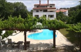 Istria, Banjole, casa plurifamiliare con piscina vicino al mare