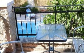 Istria, zona di Carnizza, due case in pietra istriane con piscina