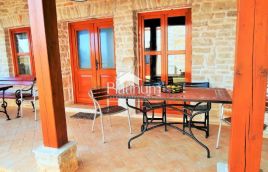 Istria, zona di Carnizza, due case in pietra istriane con piscina