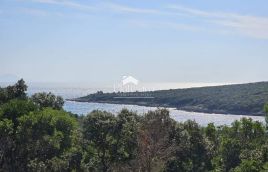 Istra, Duga uvala terreno agricolo con vista mare