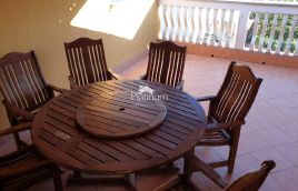 Istra, Veli vrh casa con quattro appartamenti separati con giardino di 1100 m2