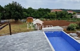 Istria, Medolino casa con tre appartamenti e piscina a 300 m dal mare