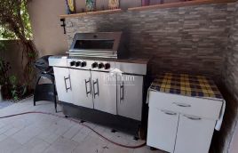 Istra,Medulin trosobni stan s vrtom i ljetnom kuhinjom