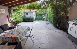 Istra,Medulin trosobni stan s vrtom i ljetnom kuhinjom