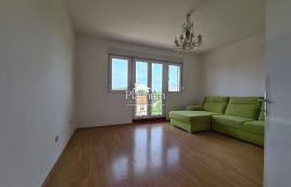 Istra,Pula stan u kući s 200 m2 okućnice