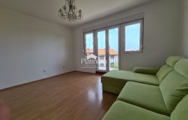 Istra,Pula stan u kući s 200 m2 okućnice