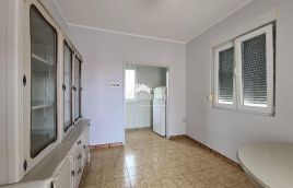 Istra,Pula stan u kući s 200 m2 okućnice