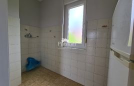 Istra,Pula stan u kući s 200 m2 okućnice