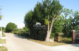 BARBAN, PREKRASNO GRAĐEVINSKO ZEMLJIŠTE 1300m2 HITNO