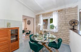 Istria, Išići, casa con tre appartamenti con vista mare
