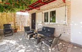 Istria, Išići, casa con tre appartamenti con vista mare