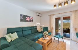 Istria, Išići, casa con tre appartamenti con vista mare