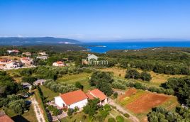 Istria, Išići, casa con tre appartamenti con vista mare