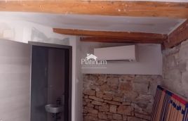 Istria, Pola, casa a schiera con due appartamenti