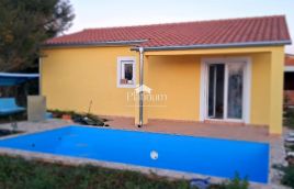 Istria, comune di Sanvincenti, bella casa a un piano con piscina