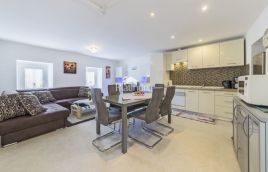 Istria, Pola, appartamento con due camere da letto finemente arredato