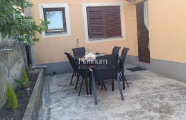 PULA KUCA SA DVORISTEM ODLIČNA POZICIJA