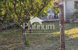 PULA KUCA SA DVORISTEM ODLIČNA POZICIJA