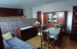 PULA KUCA SA DVORISTEM ODLIČNA POZICIJA