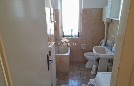 Istra, Pula, kuća sa dva stana, garaža i vrt