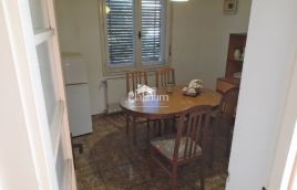 Istra, Pula, kuća sa dva stana, garaža i vrt