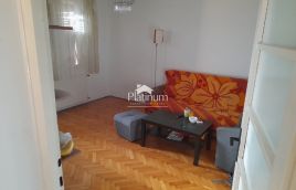 Istra, Pula, kuća sa dva stana, garaža i vrt