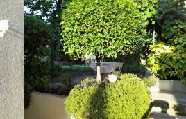 Istra, Pula, kuća sa dva stana, garaža i vrt