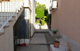 Istra, Pula, kuća sa dva stana, garaža i vrt