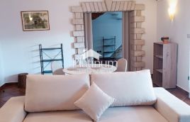 Istria, Pola, appartamento al piano terra, 127 m2, giardino 161 m2