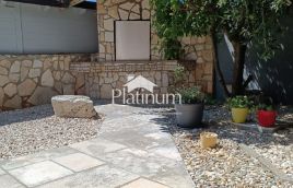 Istria, Pola, appartamento al piano terra, 127 m2, giardino 161 m2