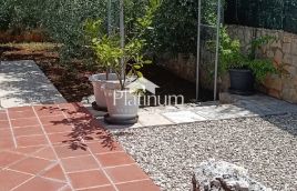 Istria, Pola, appartamento al piano terra, 127 m2, giardino 161 m2