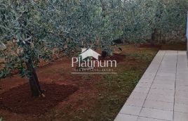Istria, Pola, appartamento al piano terra, 127 m2, giardino 161 m2