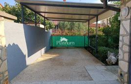 Istria, Pola, appartamento al piano terra, 127 m2, giardino 161 m2