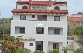 Istria, Banjole, casa plurifamiliare con piscina vicino al mare