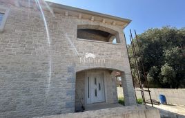 Istria, zona Peroj, bella casa indipendente con piscina