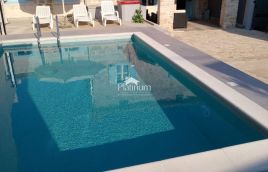 Istria, comune di Marčana, bella casa rustica con piscina