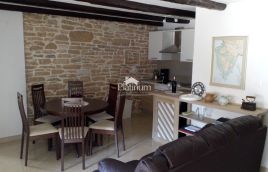 Istria, comune di Marčana, bella casa rustica con piscina