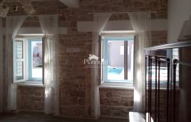 Istria, comune di Marčana, bella casa rustica con piscina