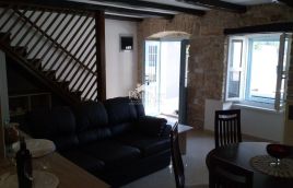 Istria, comune di Marčana, bella casa rustica con piscina