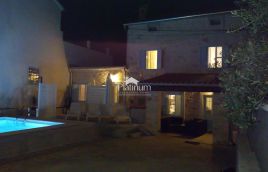 Istria, comune di Marčana, bella casa rustica con piscina