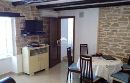Istria, comune di Marčana, bella casa rustica con piscina