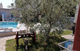 Istria, comune di Marčana, bella casa rustica con piscina