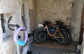 Istria, comune di Marčana, bella casa rustica con piscina