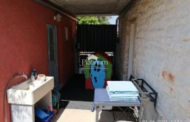 Istria, comune di Marčana, bella casa rustica con piscina